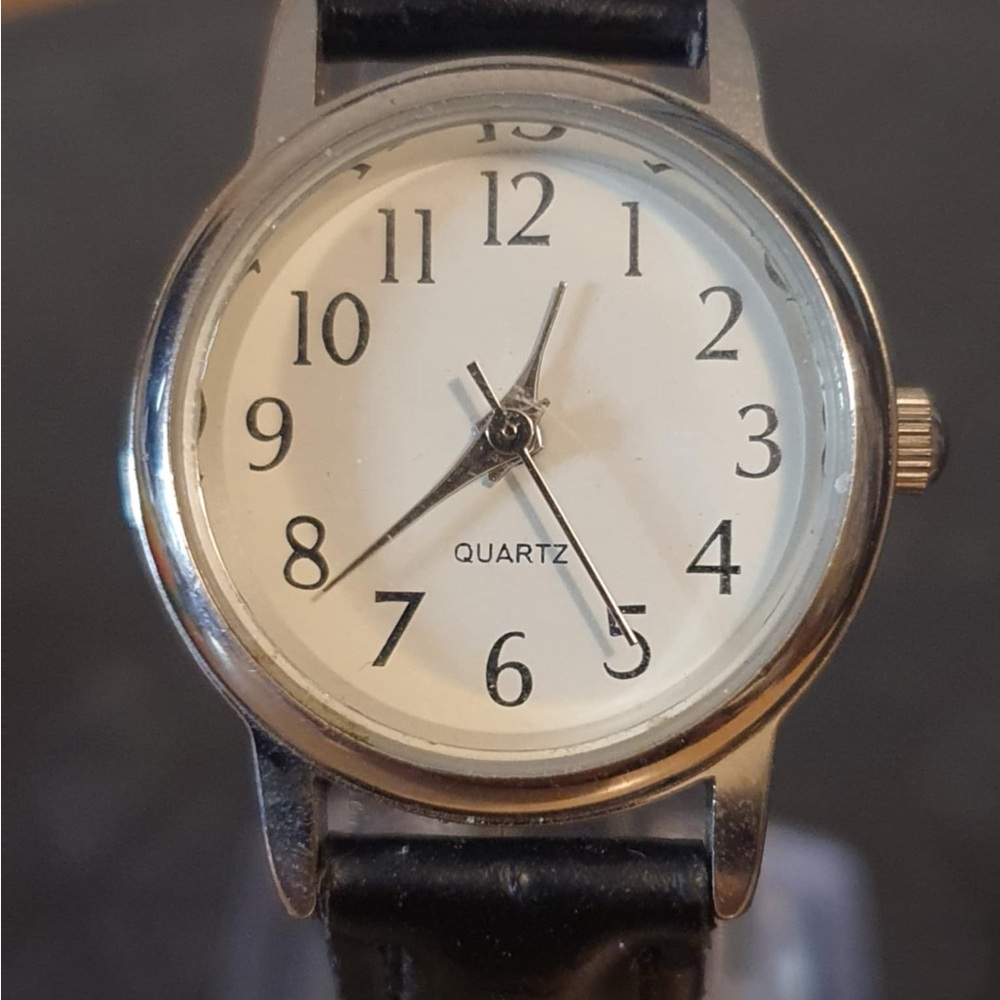 🦋10/$20🦋 Gen607 Silver/White Leather Women's Watch